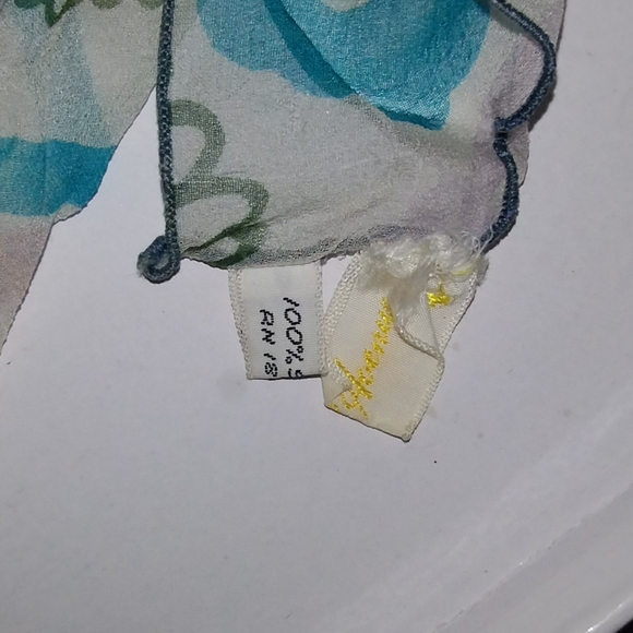 Vintage 1940's or early 50's Saks Fifth Ave 100% silk scarf basically flawless - Picture 7 of 8